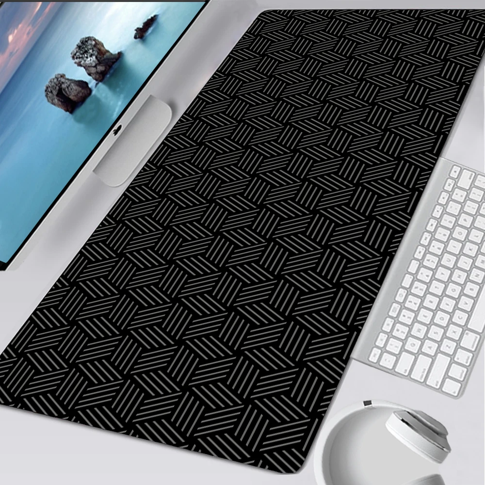 Gaming Accessories For Your Desk - الكمبيوتر المحمول الأسود ماوس الوسادة بسيط